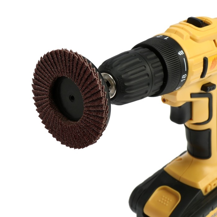 Круг лепестковый торцевой ТУНДРА, для дрели, М8, 75 мм, P40, 3 шт. Круг лепестковый торцевой ТУНДРА, для дрели, М8, 75 мм, P40, 3 шт.