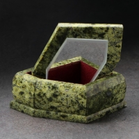 Шкатулка, 13 х 9 х 5 см, змеевик Шкатулка, 13 х 9 х 5 см, змеевик