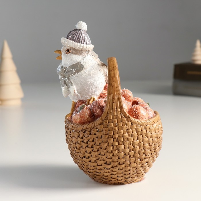 Копилка полистоун Копилка полистоун "Воробышек в шарфе и шапке, на корзине с яблоками" 11х10,5х15,5 см