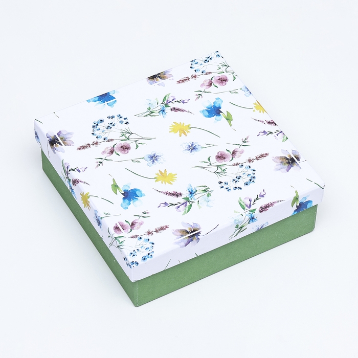 Подарочная коробка квадратная "Цветы",13,5 х 13,5 х 5 см