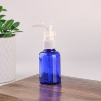 Бутылочка для хранения, с дозатором, 50 мл, цвет синий/белый Бутылочка для хранения, с дозатором, 50 мл, цвет синий/белый