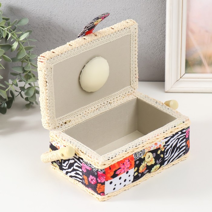 Шкатулка для рукоделия Шкатулка для рукоделия "Пэчворк. Цветы, горох и зебра" 18х12х9,5 см