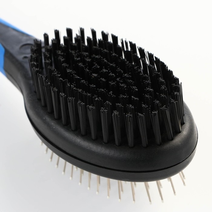 Щётка-расчёска двухсторонняя овальная, 21,5 х 6,5 см, нескользящая ручка, чёрно-синяя Щётка-расчёска двухсторонняя овальная, 21,5 х 6,5 см, нескользящая ручка, чёрно-синяя