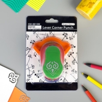 Дырокол фигурный для углов "Букет" вырубка 2,5 см 8х8 см Дырокол фигурный для углов "Букет" вырубка 2,5 см 8х8 см