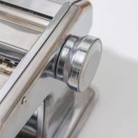 Лапшерезка с функцией раскатывания теста Доляна, 6 настроек толщины теста, ширина лапши 2 и 5 мм Лапшерезка с функцией раскатывания теста Доляна, 6 настроек толщины теста, ширина лапши 2 и 5 мм