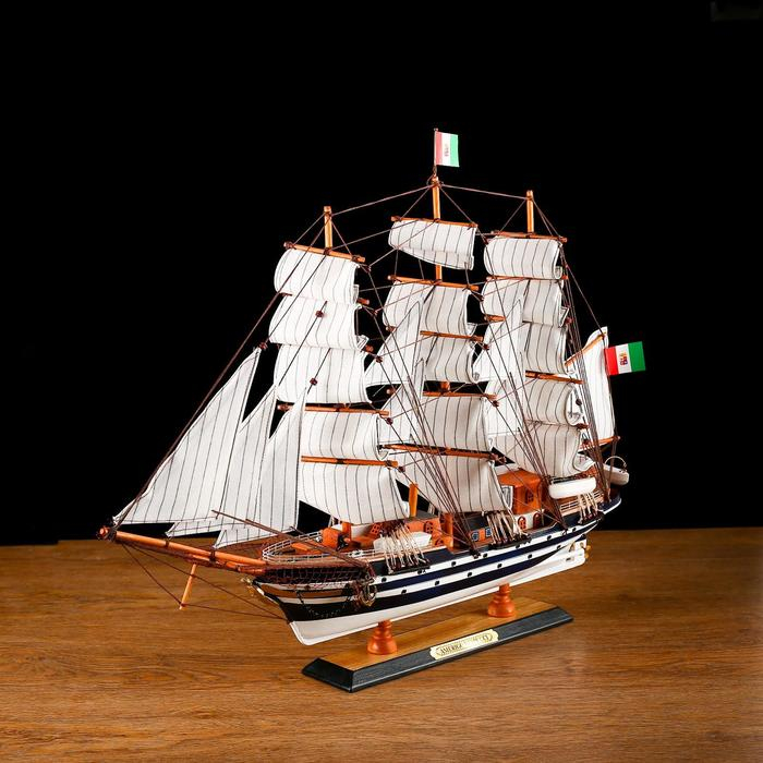 Корабль с белым дном &laquo;Мортан&raquo;