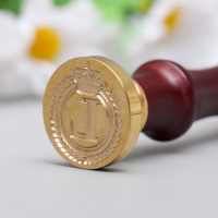 Печать для сургуча с деревянной ручкой "Корона с буквой L" 9х2,5х2,5 см Печать для сургуча с деревянной ручкой "Корона с буквой L" 9х2,5х2,5 см