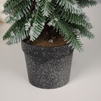 Искусственная ёлка настольная &laquo;Зимнее волшебство. Заснеженная с капельками&raquo; в горшочке, 34 см, ветки литые отгибаются