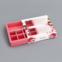 Коробка для 8 конфет + шоколад, с окном "Презент", 17,7 х 17,8 х 3,8 см. Кондитерская упаковка Коробка для 8 конфет + шоколад, с окном "Презент", 17,7 х 17,8 х 3,8 см. Кондитерская упаковка