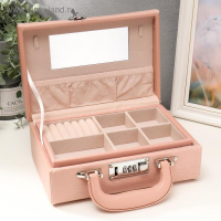 Шкатулка кожзам для украшений "Кожа змеи" нежно-розовая чемодан 9,5х16,5х24 Шкатулка кожзам для украшений "Кожа змеи" нежно-розовая чемодан 9,5х16,5х24