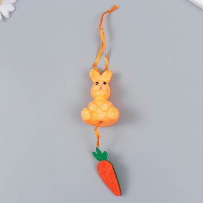 Декор подвеска "Кролик в блестках с морковкой" 4х3,5х13,5 см