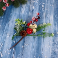 Декор "Зимние грезы" ягоды веточки листья шишка, 19 см