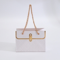 Пакет для цветов, ручка цепь, "Белый", с золотым тиснением, 15 х 10,5 х 10 см Пакет для цветов, ручка цепь, "Белый", с золотым тиснением, 15 х 10,5 х 10 см