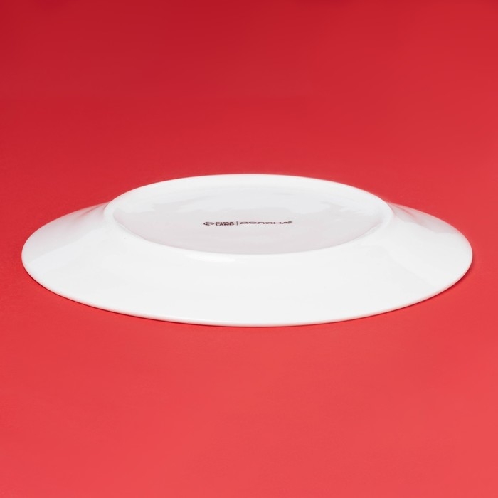 Тарелка новогодняя Доляна &laquo;Финский лес&raquo;, d=20,5 см, фарфор, цвет белый