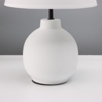 Лампа настольная "Луиза" 1х40Вт Е27 белый 25х25х38,,5см Лампа настольная "Луиза" 1х40Вт Е27 белый 25х25х38,,5см