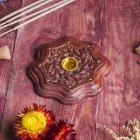 Подставка под благовония "Соцветие" 9,5х9,5х1 см Подставка под благовония "Соцветие" 9,5х9,5х1 см