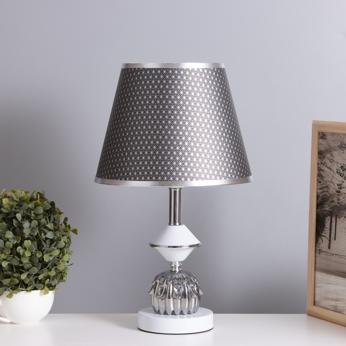 Лампа настольная Лампа настольная "Яна" 1х40Вт Е27 1х5Вт LED белый/дымчатый 25х25х41см