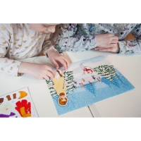 Магнитная игра &laquo;Одень куклу: времена года&raquo;