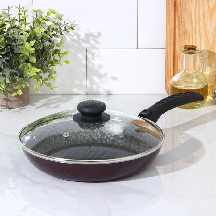 Сковорода &laquo;Хозяюшка&raquo;, d=24 см, съёмная ручка, стеклянная крышка, антипригарное покрытие, цвет бордовый