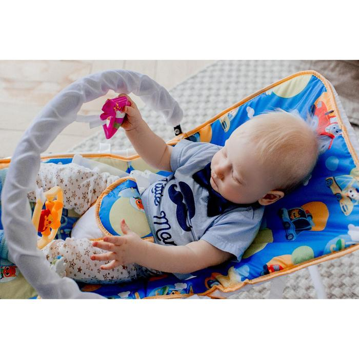 Шезлонг - качалка для новорождённых &laquo;Транспорт&raquo;, игровая дуга, игрушки МИКС