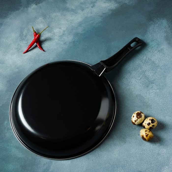 Сковорода &laquo;Жаклин&raquo;, d=25 см, толщина 0,65 мм, пластиковая ручка, антипригарное покрытие, цвет чёрный