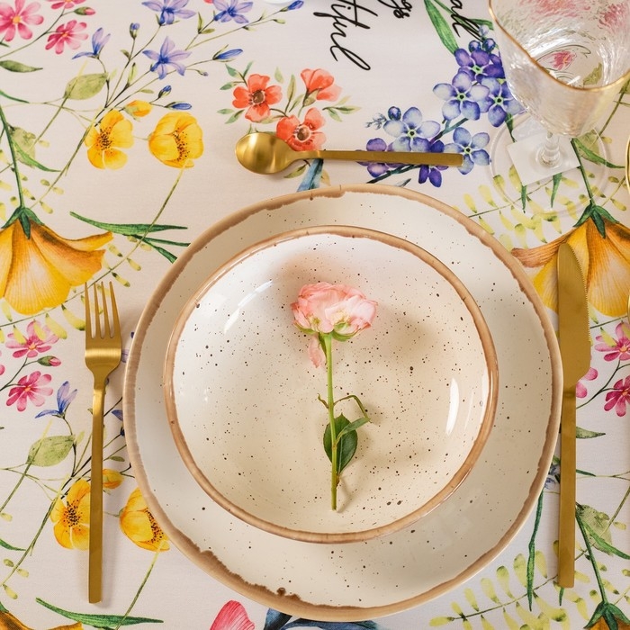 Скатерть Доляна "Make all things beautiful" 145х220 см, 100% п/э