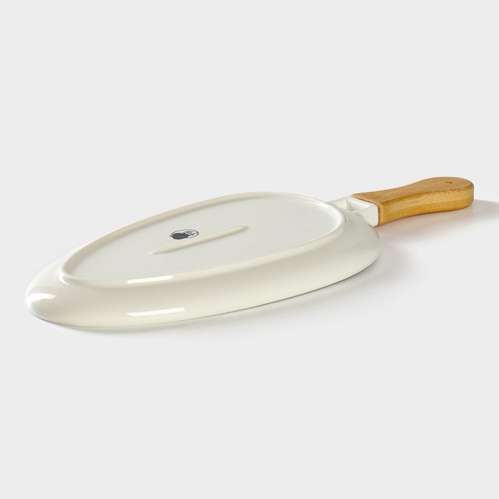 Блюдо фарфоровое для подачи с бамбуковой ручкой BellaTenero, 36,5&times;16&times;2 см, цвет белый