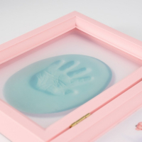 Фоторамка пластик 13х18 см с полим.глиной "Отпечаток ладошки и ножки" розовая 20,5х46,5 см