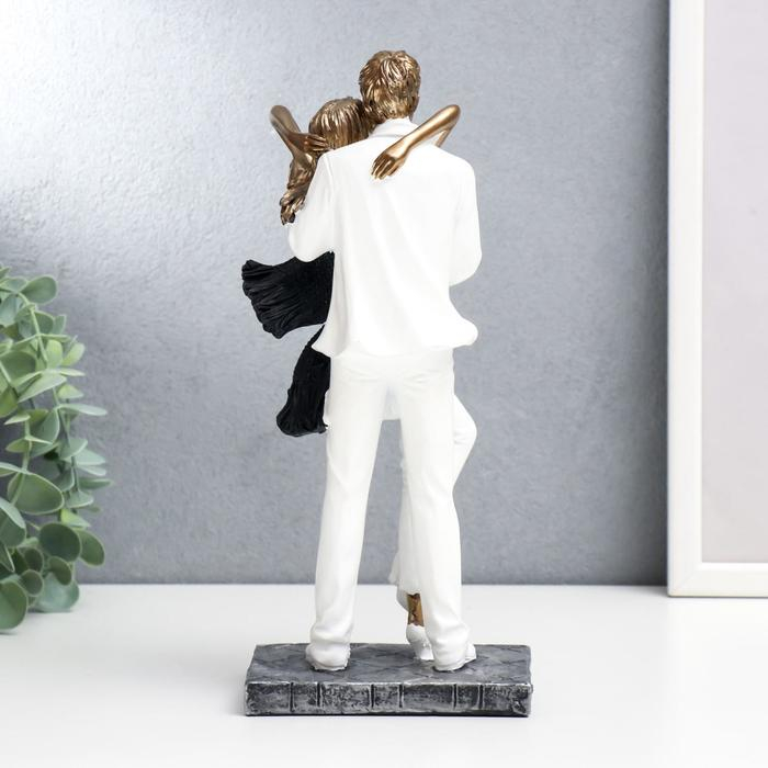 Сувенир полистоун Сувенир полистоун "Влюблённые в белой одежде, с шарфом" под бронзу 25х9х12 см