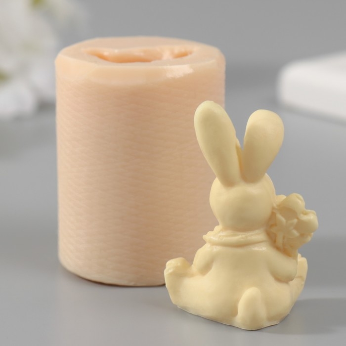 Молд силиконовый Молд силиконовый "Заяц с букетом" 3,8х2,7х5,4 см МИКС