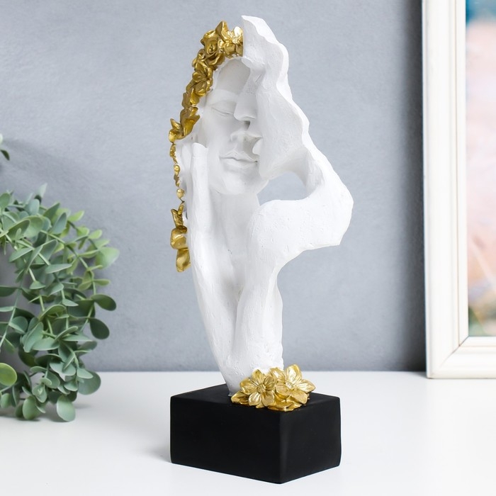 Сувенир полистоун бюст Сувенир полистоун бюст "Пара - Страсть. Цветы" белый с золотом 6,5х18,5х30,5 см