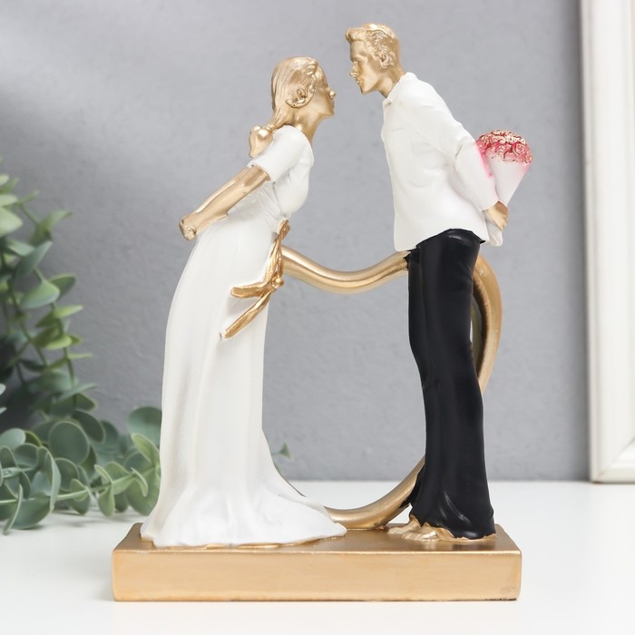 Сувенир полистоун Сувенир полистоун "Встреча влюблённых" чёрно-белый с золотом 6х13,5х19,5 см