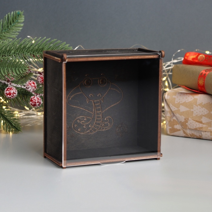 Новогодняя шкатулка Новогодняя шкатулка "Кобрачка и снежинки" 6х12х12 см