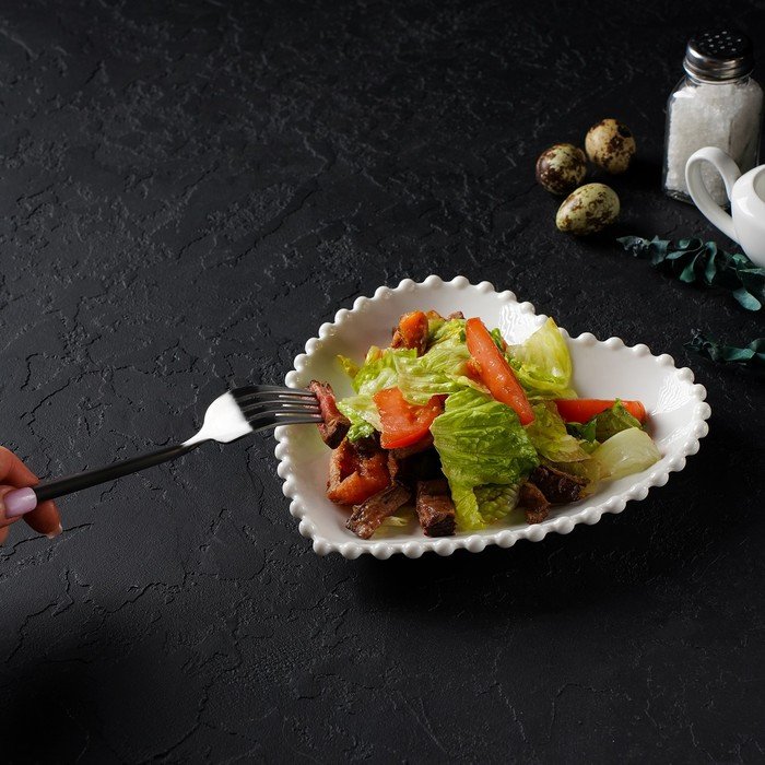 Тарелка фарфоровая Magistro &laquo;Сердце&raquo;, 20,5&times;21&times;2,5 см, цвет белый