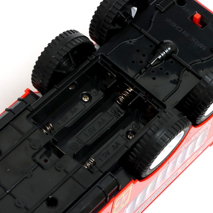 Машина &laquo;Пожарная служба&raquo;, световые и звуковые эффекты, работает от батареек