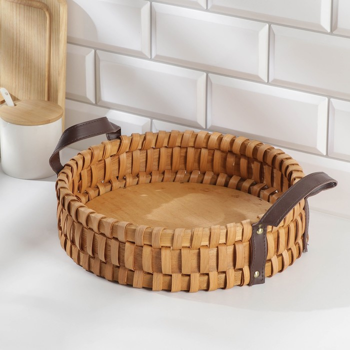 Поднос - корзинка для завтрака Доляна &laquo;Массив&raquo;, с ручками из искусственной кожи, d=29 см