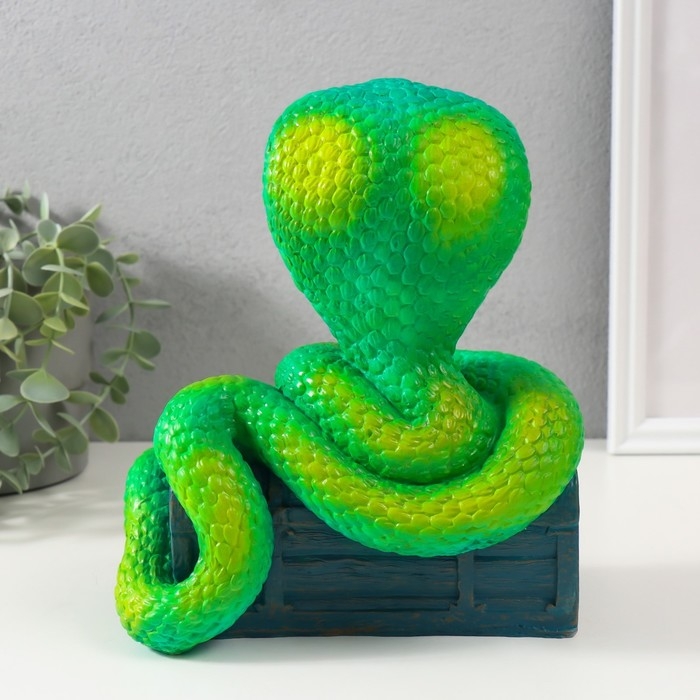 Копилка Копилка"КОБРА НА СУНДУКЕ " 20 х 17 х 12 см.