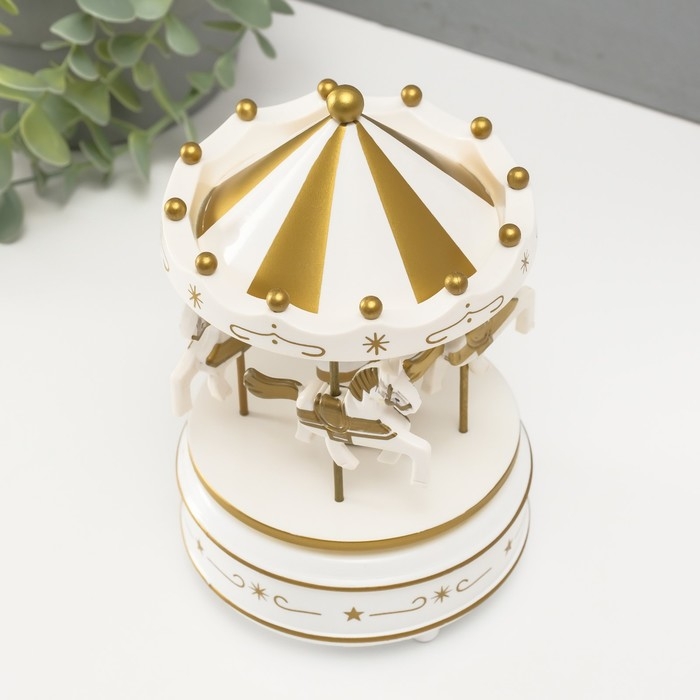 Сувенир пластик музыкальный механический "Карусель - лошадки" белый 10,5х10,5х17,5 см