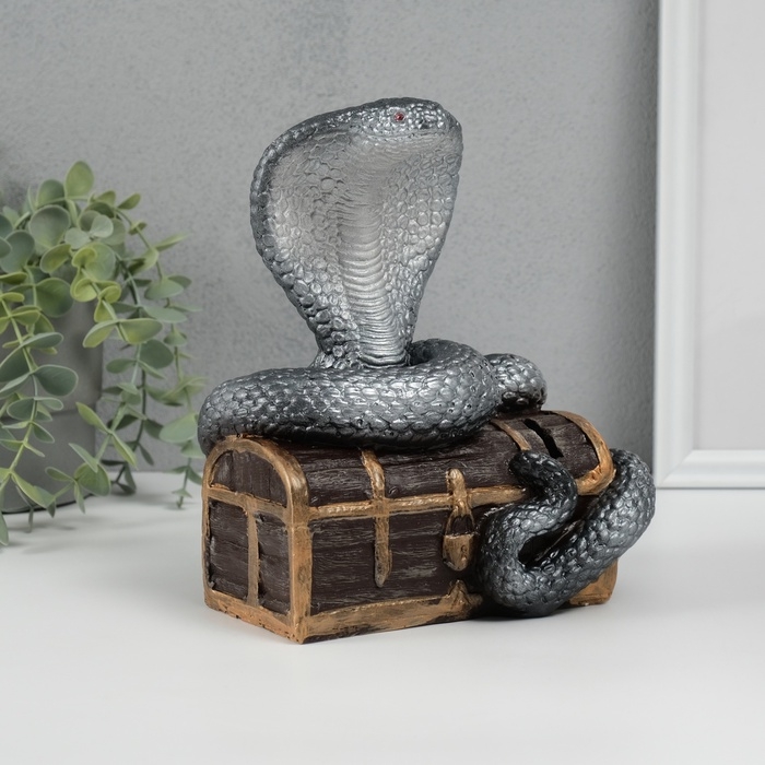 Новогодняя копилка "Кобра на сундуке "  20 х 17 х 12 см, серебристый