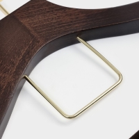 Плечики - вешалка для костюмов LaDо́m Brown Gold, 42,5&times;4&times;19 см, перекладина вельвет, широкие плечики, дерево бук