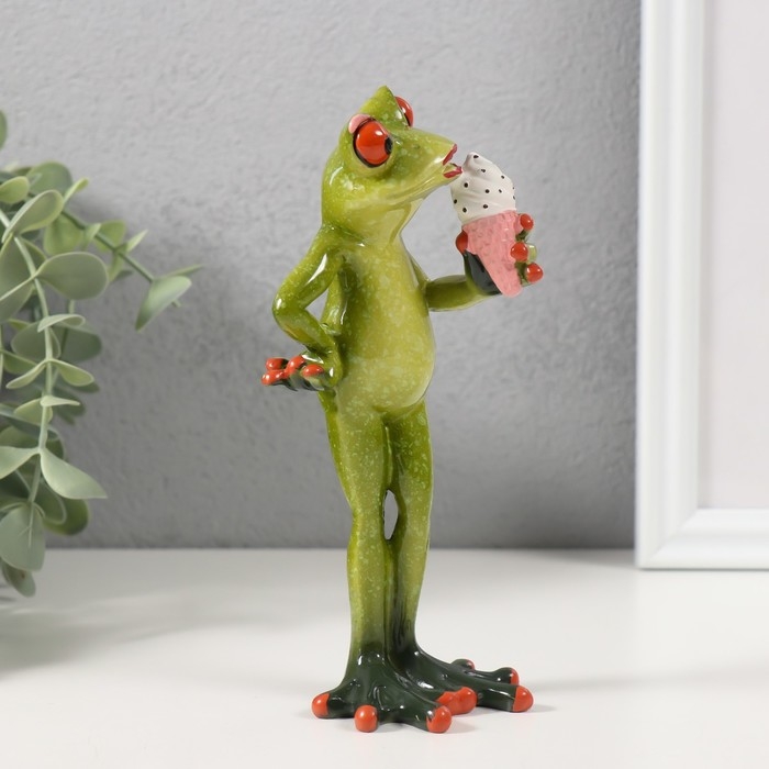 Сувенир полистоун лак "Лягуха с рожком мороженного" 7х6,2х16,2 см