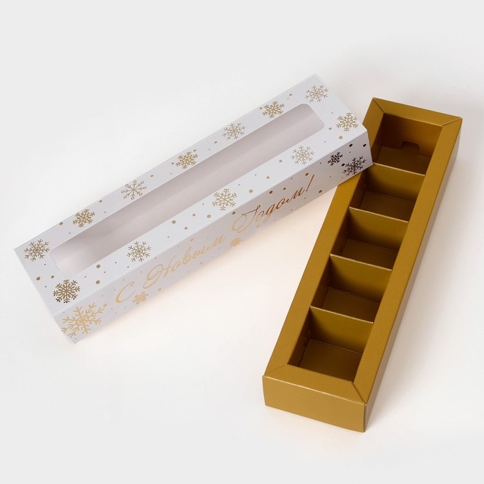 Коробка под 5 конфет 'Золотые снежинки', с обечайкой с окном, 21 х 5 х 3,3 см Коробка под 5 конфет 'Золотые снежинки', с обечайкой с окном, 21 х 5 х 3,3 см