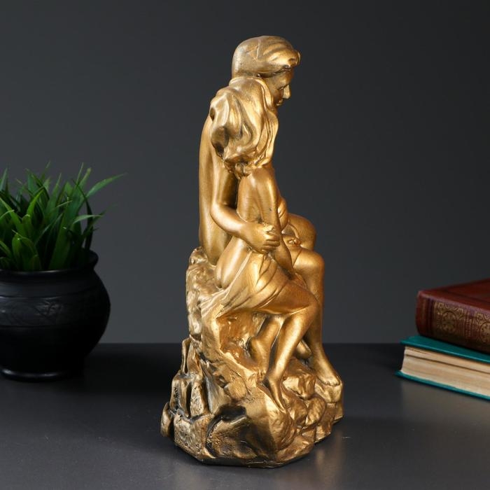 Фигура "Влюбленные на камне" золото 12х20х30см