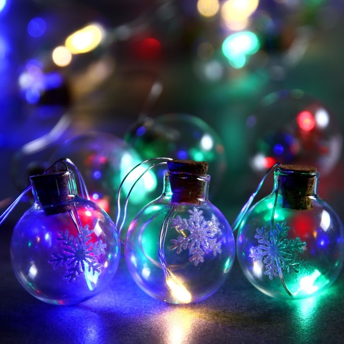 Гирлянда &laquo;Нить&raquo; 1.6 м с насадками &laquo;Шарики со снежинкой&raquo;, IP20, серебристая нить, 15 LED, батарейки ААх2 (нет в комплекте), свечение мульти