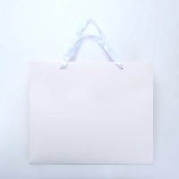 Пакет подарочный с широким дном 35 х 29 х 28 см, белый Пакет подарочный с широким дном 35 х 29 х 28 см, белый