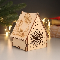 Новогодняя шкатулка-домик "Снежинка" 12х10х13,5 см (Новогодний набор 7 деталей) Новогодняя шкатулка-домик "Снежинка" 12х10х13,5 см (Новогодний набор 7 деталей)
