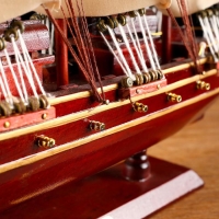 Корабль сувенирный средний &laquo;Трёхмачтовый&raquo;, паруса бежевые, 49 х 42 х 8 см