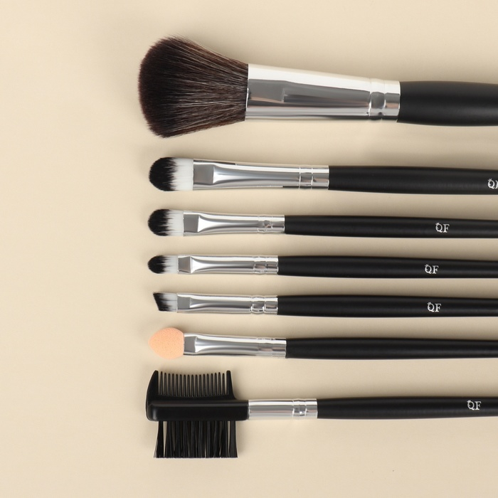 Набор кистей для макияжа &laquo;Вензель&raquo;, 7 предметов, чехол на кнопке, цвет золотистый/чёрный