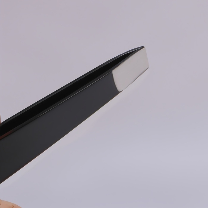 Пинцет скошенный, широкий, 9,5 см, цвет чёрный Пинцет скошенный, широкий, 9,5 см, цвет чёрный