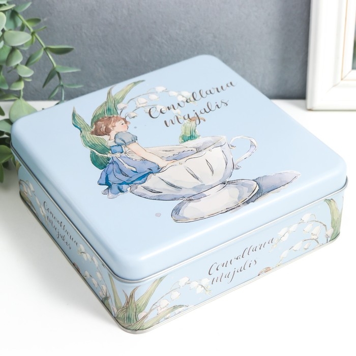 Шкатулка металл квадрат "Малышка в чашке, с ландышем" 5,8х17х17 см